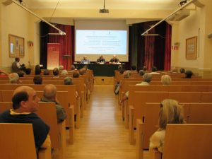 Fotografia de la sala d'actes durant l'acte d'entrega del Memorial 2016